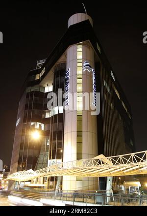 (140324) -- LONDRA, 24 marzo 2014 (Xinhua) -- la foto scattata il 24 marzo 2014 mostra la costruzione della compagnia satellitare britannica Inmarsat a Londra, in Gran Bretagna. La British Air Accident Investigation Branch (AAIB) lunedì ha confermato di aver lavorato con Inmarsat per fornire informazioni che hanno aiutato le autorità malesi a confermare che il volo MH370 mancante della Malaysian Airways era finito nel sud dell'Oceano Indiano. (Xinhua/Wang Lili) UK-LONDON-INMARSAT-MISSING MALAYSIAN PLANE PUBLICATIONxNOTxINxCHN Londra 24 marzo 2014 XINHUA foto scattata IL 24 marzo 2014 mostra il Building of British satellite Company Inma Foto Stock