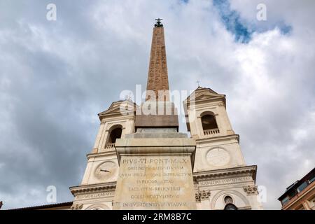 Facciata della Chiesa della Santissima Trinità dei Monti, Roma, Italia Foto Stock