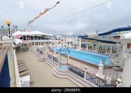 (140407) -- HONG KONG, 7 aprile 2014 (Xinhua) -- la foto scattata il 7 aprile 2014 mostra le strutture a bordo della superstar della nave da crociera Virgo a Hong Kong, nel sud della Cina. Di proprietà della compagnia singaporiana Star Cruises, la superstar Virgo salpò da un porto di Hong Kong il lunedì, segnando l'apertura del suo itinerario da Hong Kong a Kaohsiung, nel sud-est della Cina, Taiwan. (Xinhua/Qin Qing) (zgp) CINA-HONG KONG-CERIMONIA DI CROCIERA-VELA (CN) PUBLICATIONxNOTxINxCHN Hong Kong 7 aprile 2014 XINHUA foto scattata IL 7 aprile 2014 mostra le strutture A bordo della nave da crociera Superstar Virgo a Hong Foto Stock