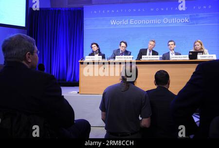 (140408) -- WASHINGTON, 8 aprile 2014 (Xinhua) -- Olivier Blanchard (M, Back Row), Consigliere economico del FMI e Direttore del Dipartimento di ricerca, partecipa a un comunicato stampa sul World Economic Outlook presso la sede del FMI a Washington D.C., capitale degli Stati Uniti, 8 aprile 2014. Martedì il Fondo monetario internazionale (FMI) ha abbassato le previsioni di crescita economica globale per quest'anno e il prossimo. (Xinhua/Bao dandan) US-WASHINGTON-WORLD ECONOMIC OUTLOOK PUBLICATIONxNOTxINxCHN Washington 8 aprile 2014 XINHUA Olivier Blanchard M Back Row FMI Consigliere economico e Direttore del Dipartimento di ricerca Foto Stock