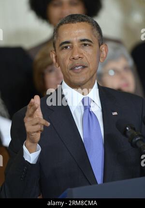 (140408) -- WASHINGTON, 8 aprile 2014 (Xinhua) -- il presidente degli Stati Uniti Barack Obama parla prima di firmare un memorandum Advancing Pay Equality for Women in the White House in Washington D.C., 8 aprile 2014. (Xinhua/Yin Bogu) U.S.-WASHINGTON-OBAMA-EQUAL PAY PUBLICATIONxNOTxINxCHN Washington 8 aprile 2014 XINHUA il presidente degli Stati Uniti Barack Obama parla prima di firmare un Memorandum Advancing Pay EQUALITY for Women in the White House in Washington D C 8 aprile 2014 XINHUA Yin Bogu U S Washington Obama EQUAL Pay PUBLICATIONxNOTxINxCHN Foto Stock