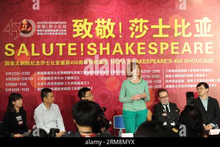 (140421) -- PECHINO, 21 aprile 2014 (Xinhua) -- Siobhan Redmond (3rd R), membro del cast di un sequel di Macbeth , parla durante una riunione stampa del saluto a Shakespeare! , Una serie di spettacoli per commemorare il 450° compleanno di Shakespeare, al National Center for the Performing Arts, a Pechino, capitale della Cina, 21 aprile 2014. Da fine aprile a fine novembre di quest'anno saranno messe in scena otto rappresentazioni di diversi paesi. (Xinhua/Luo Xiaoguang) (wyo) CHINA-BEIJING-PERFORMANCES-SHAKESPEARE (CN) PUBLICATIONxNOTxINxCHN Pechino 21 aprile 2014 XINHUA Siobhan Redmond Foto Stock