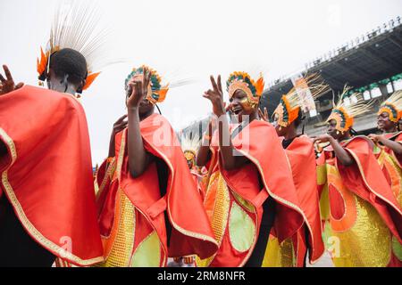 (140422) -- LAGOS, 21 aprile 2014 (Xinhua) -- i venditori partecipano alla sfilata di carnevale a Lagos, Nigeria, 21 aprile 2014. (Xinhua/Zhang Weiyi) (zw) NIGERIA-LAGOS-CARNIVAL PUBLICATIONxNOTxINxCHN Lagos 21 aprile 2014 XINHUA Revelle partecipa alla sfilata di Carnevale a Lagos Nigeria 21 aprile 2014 XINHUA Zhang Weiyi ZW Nigeria Lagos Carnival PUBLICATIONxTxINxCHN Foto Stock