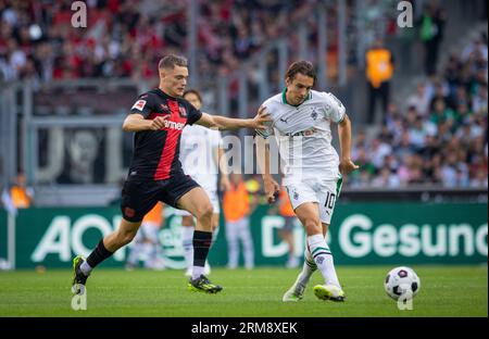 Moenchengladbach, Germania. 26 agosto 2023. Florian Neuhaus (BMG), Florian Wirtz (Leverkusen) Borussia Mönchengladbach - Bayer Leverkusen 26.08.2023 Foto Stock