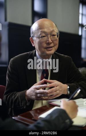 (140504) -- HARBIN, 4 maggio 2014 (Xinhua) -- Takeshi Yoshinaka, membro di una delegazione medica giapponese, viene intervistato da Xinhua durante una visita al sito Unit 731 di Harbin, capitale della provincia di Heilongjiang nella Cina nordorientale, il 4 maggio 2014. Una delegazione medica giapponese ha visitato il sito dell'unità 731, una squadra di ricerca giapponese sulla guerra biologica e chimica durante la seconda guerra mondiale, domenica ad Harbin. La visita aveva lo scopo di indagare sui crimini di guerra medici giapponesi durante la seconda guerra mondiale. Takeshi Yoshinaka, direttore del Kyoto min-iren Chuo Hospital e membro della delegazione, ha detto unità 731 crimini di guerra tali Foto Stock