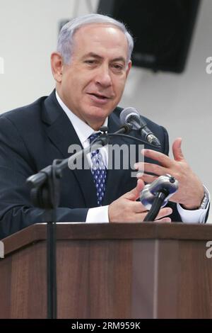 (140508) -- NETANYA (ISRAELE), 8 maggio 2014 (Xinhua) -- il primo ministro israeliano Benjamin Netanyahu si pronuncia a una cerimonia che segna la vittoria degli Alleati sulla Germania nazista a Yad LeBanim a Netanya, Israele, l'8 maggio 2014, un giorno prima del giorno della Vittoria. (Xinhua/JINI/Nimrod Gilgman) ISRAEL-NETANYA-VICTORY-COMMEMORATION PUBLICATIONxNOTxINxCHN Netanya Israele 8 maggio 2014 XINHUA i primi ministri israeliani Benjamin Netanyahu si rivolge a una cerimonia che segna la vittoria ALLEATA sulla Germania nazista a Yad in Netanya Israele L'8 maggio 2014 un giorno prima della Vittoria XINHUA Jini Nimrod Israel Netanya Victory Day Commemoratio Foto Stock