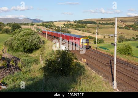 Royal Mail classe 325 il trasporto merci di più unità sulla costa ovest mainline in Cumbria con Shieldmuir a Warrington lavorando Foto Stock