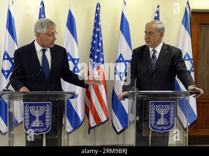 (140516) - GERUSALEMME, 16 maggio 2014 (Xinhua) -- il primo ministro israeliano Benjamin Netanyahu (R) e il segretario alla difesa in visita Chuck Hagel partecipano a una conferenza stampa presso l'ufficio del primo ministro a Gerusalemme, il 16 maggio 2014. Israele non è sorpreso da un rapporto delle Nazioni Unite che afferma che l'Iran sta pretendendo capacità missilistiche, il primo ministro israeliano Benjamin Netanyahu venerdì ha detto in visita al segretario della difesa americano Chuck Hagel. (Xinhua/GPO/Haim Zach) -ISRAEL OUT- MIDEAST-JERUALEM-DIPLOMACY-ISRAEL-US-CHUCK HAGEL PUBLICATIONxNOTxINxCHN Gerusalemme 16 maggio 2014 XINHUA primi ministri israeliani Ben Foto Stock