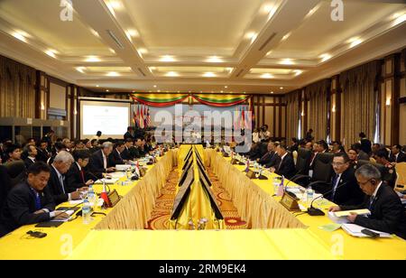 (140520) -- NAY PYI TAW, 20 maggio 2014 (Xinhua) -- i rappresentanti partecipano all'ottava riunione dei ministri della difesa dell'ASEAN presso l'hotel Royal ACE a Nay Pyi Taw, Myanmar, 20 maggio 2014. (Xinhua/U Aung) MYANMAR-NAY PYI TAW-8A CERIMONIA DI FIRMA ADMM PUBLICATIONxNOTxINxCHN Nay Pyi Taw 20 maggio 2014 i rappresentanti di XINHUA partecipano all'8a riunione del ministro della difesa ASEAN PRESSO l'Hotel Royal Ace a Nay Pyi Taw Myanmar 20 maggio 2014 XINHUA U Aung Myanmar Nay Pyi Taw 8a cerimonia di firma PUBLICATIxNOTxNOTxNOTxNOTxNOTxNOTxNOTxNOTxNay Foto Stock
