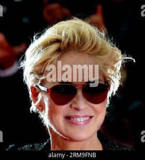 (140521) -- CANNES, 21 maggio 2014 (Xinhua) -- Sharon Stone arriva al Red carpet per la proiezione del film la ricerca al 67° Festival di Cannes, nel sud della Francia, il 21 maggio 2014. (Xinhua/Chen Xiaowei) FRANCIA-CANNES-FILM FESTIVAL-THE SEARCH PUBLICATIONxNOTxINxCHN Foto Stock