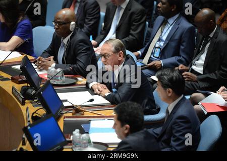 (140522) -- New York, 22 maggio 2014 (Xinhua) -- il vicesegretario generale delle Nazioni Unite Jan Eliasson (C) interviene prima che il Consiglio di sicurezza voti su un progetto di risoluzione sulla Siria, presso la sede dell'ONU a New York, il 22 maggio 2014. La Russia e la Cina, due membri permanenti del Consiglio di sicurezza delle Nazioni Unite, giovedì hanno usato il loro potere di veto su un progetto di risoluzione destinato a deferire la guerra civile siriana alla Corte penale internazionale (ICC). (Xinhua/Niu Xiaolei) CONSIGLIO DI SICUREZZA delle Nazioni Unite-SIRIA-RISOLUZIONE PUBLICATIONxNOTxINxCHN New York 22 maggio 2014 XINHUA il vicesegretario generale delle Nazioni Unite Jan Eliasson C interviene dinanzi alla se Foto Stock