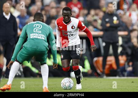 ROTTERDAM - (LR) Sherel Floranus di Almere City, Yankuba Minteh di Feyenoord durante la partita di campionato olandese tra Feyenoord e Almere City FC al Feyenoord Stadion de Kuip il 27 agosto 2023 a Rotterdam, Paesi Bassi. ANP MAURICE VAN STONE Foto Stock