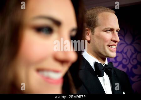 PECHINO, 29 maggio 2014 -- la foto scattata il 29 maggio 2014 mostra le statue di cera del principe Willam e della duchessa Catherine del Regno Unito al Museo delle cere Madame Tussauds di Pechino, capitale della Cina. Il Museo delle cere Madame Tussauds di Londra ha aperto la sua filiale a Pechino quest'estate e il museo aprirà ufficialmente al pubblico il 31 maggio.(Xinhua/Wang Jianhua) (zc) CHINA-BEIJING-MADAME TUSSAUDS WAX MUSEUM (CN) PUBLICATIONxNOTxINxCHN Beijing May 29 2014 la foto scattata IL 29 2014 maggio mostra le statue DI CERA del principe Willam e della duchessa Catherine del Regno Unito AL Madame Tussauds WAX Museum di Pechino capitale della Cina Signora di Londra Foto Stock