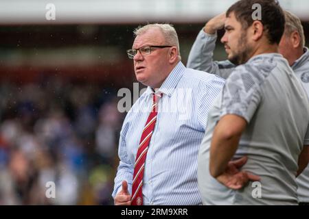 Steve Evans, allenatore di calcio, mentre era a capo dello Stevenage Football Club. Foto Stock