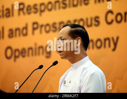 (140612) -- NAY PYI TAW, 12 giugno 2014 (Xinhua) -- il vicepresidente del Myanmar Sai Mauk Kham interviene alla dodicesima conferenza dei ministri responsabili dell'informazione dell'ASEAN (AMRI), riunione degli alti funzionari per la dodicesima AMRI e incontri correlati con i partner del dialogo a Nay Pyi Taw, Myanmar, 12 giugno 2014. (Xinhua/U Aung)(ctt) MYANMAR-NAY PYI TAW-AMRI-CONFERENCE PUBLICATIONxNOTxINxCHN Nay Pyi Taw 12 giugno 2014 XINHUA Myanmar il vicepresidente Sai Kham interviene alla dodicesima conferenza del ministro dell'ASEAN responsabile dell'informazione riunione degli alti funzionari Amri per il dodicesimo Amri e le RELATIVE riunioni Foto Stock