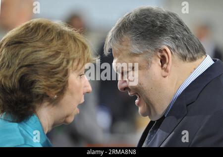 (140625) -- BRUXELLES, 25 giugno 2014 (Xinhua) -- alto rappresentante dell'Unione europea per gli affari esteri Catherine Ashton (L) colloqui con il ministro degli Esteri greco Evangelos Venizelos all'inizio delle riunioni dei ministri degli Esteri della NATO nella sua sede centrale a Bruxelles, capitale di Bruxelles, il 25 giugno 2014. (Xinhua/Ye Pingfan) RIUNIONE BELGIO-BRUXELLES-NATO-FM PUBLICATIONxNOTxINxCHN Bruxelles giugno 25 2014 XINHUA alto rappresentante dell'Unione europea per gli affari esteri Catherine Ashton l parla con I ministri degli Esteri greci Evangelos Venizelos ALL'inizio delle riunioni dei ministri degli Esteri della NATO PRESSO la sua sede Foto Stock