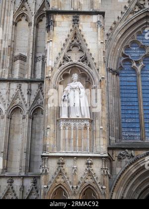 Statua della Regina Elisabetta II per commemorare il suo Giubileo di platino, svelato dopo la sua data Foto Stock
