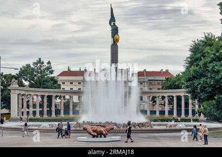 DAS Heldendenkmal am Schwarzenbergplatz Foto Stock