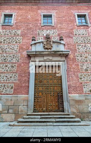 Splendido edificio nel quartiere ebraico della città vecchia di Toledo, in Spagna. Toledo ha una ricca tradizione ebraica, con molti edifici storici di quell'epoca Foto Stock