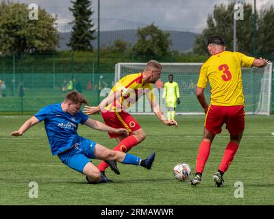 Glasgow, Scozia, Regno Unito. 12 agosto 2023: Rossvale Men che giocano Knightswood men all'Huntershill Sport Complex, Glasgow. Foto Stock