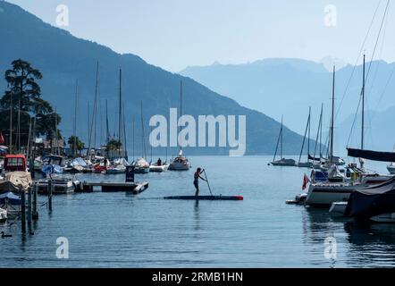 Spiez sulle rive del lago di Thun, Cantone di Berna, Svizzera. Foto Stock