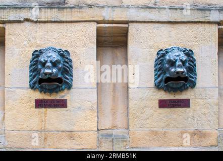 Parigi, Francia - 09 29 2023 : targa all'ingresso delle catacombe di Parigi Foto Stock