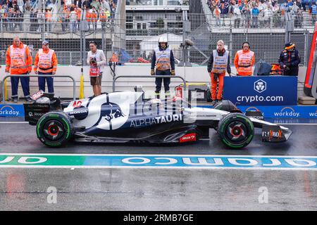 ZANDVOORT, PAESI BASSI - AGOSTO 27: Liam Lawson della Scuderia AlphaTauri nella pitlane quando si rialzarono dopo la bandiera rossa durante la forma del GP olandese Foto Stock
