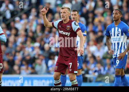 James Ward-Prowse in azione per il West Han United FC all'AMEX Stadium Foto Stock