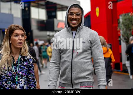 Zandvoort, Paesi Bassi. 24 agosto 2023. CIRCUITO ZANDVOORT, PAESI BASSI - 24 AGOSTO: Anthony Joshua, durante il Gran Premio d'Olanda sul circuito Zandvoort giovedì 24 agosto 2023 a Zandvoort, Paesi Bassi. (Foto di Michael Potts/BSR Agency) credito: BSR Agency/Alamy Live News Foto Stock