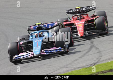 Zandvoort, Paesi Bassi. 27 agosto 2023. Zandvoort, Paesi Bassi, 27. Agosto 2023; Dutch FIA Formula 1 Grand Prix, la gara, #10, Pierre GASLY, fra, Alpine F1 Team, Alpine A523 Renault, #55, Carlos SAINZ Jr., ESP, team Scuderia Ferrari, SF-23, Formel 1 in Olanda, foto e copyright di Arthur THILL/ATP Images (THILL Arthur/ATP/SPP) credito: SPP Sport Press Photo. /Alamy Live News Foto Stock