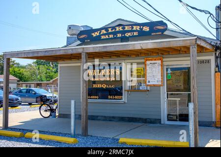 NEW ORLEANS, LOUISIANA, USA - 26 AGOSTO 2023: Vista frontale del ristorante Walker's BBQ su Haynes Boulevard il 26 agosto 2023 a New Orleans, Louisiana, USA Foto Stock