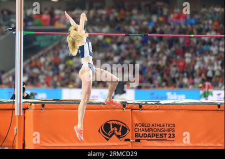 Budapest, Ungheria. 27/08/2023, Elena Kulichenko (Cipro) durante la finale di salto in alto durante i campionati mondiali di atletica leggera 2023 presso il Centro Nazionale di atletica di Budapest, Ungheria. (Sven Beyrich/SPP) credito: SPP Sport Press Photo. /Alamy Live News Foto Stock