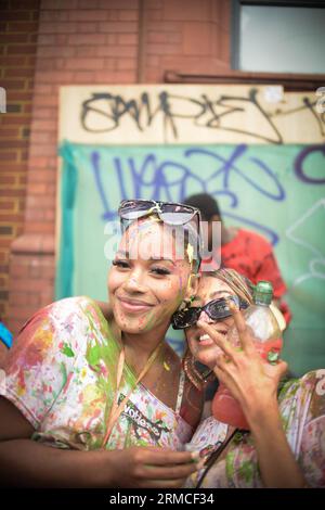 Londra, regno unito, 27/08/2023, Shaggy è stato uno degli artisti principali al Notting Hill Carnival di quest'anno esibendosi sui palcoscenici Saxon e Rampage. La performance arriva quando Shaggy pubblica la sua nuova canzone ispirata a soca con Kes chiamata Mood. Il Carnevale di Notting Hill è il secondo carnevale più grande del mondo e il più grande evento di strada d'Europa, che riunisce persone di tutte le origini per celebrare il variegato patrimonio di Londra. Quest'anno il carnevale si svolge domenica 27 agosto (Festa dei bambini) e lunedì 28 agosto. Foto Stock