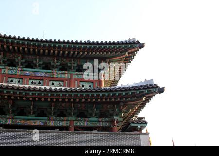 Porta Chokseongmun e porta Gongbukmun della Fortezza di Jinjuseong a Jinju-si, Gyeongsangnam-do, Corea del Sud, 27 agosto 2023 Foto Stock