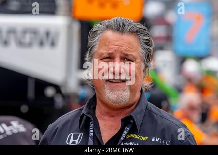 Madison, Illinois, USA. 27 agosto 2023. Il proprietario del team, MICHAEL ANDRETTI, assiste al lavoro del suo team sulla sua auto da corsa prima del Bommarito Automotive Group 500 sul World Wide Technology Raceway di Madison, Illinois. (Immagine di credito: © Walter G Arce Sr Grindstone medi/ASP) SOLO USO EDITORIALE! Non per USO commerciale! Foto Stock