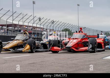 Madison, Illinois, USA. 27 agosto 2023. Il pilota DELLA INDYCAR Series, BENJAMIN PEDERSEN (R) (55) di Copenhagen, Danimarca, si prepara alla qualità per il Bommarito Automotive Group 500 al World Wide Technology Raceway di Madison, Illinois, USA. (Immagine di credito: © Walter G Arce Sr Grindstone medi/ASP) SOLO USO EDITORIALE! Non per USO commerciale! Foto Stock