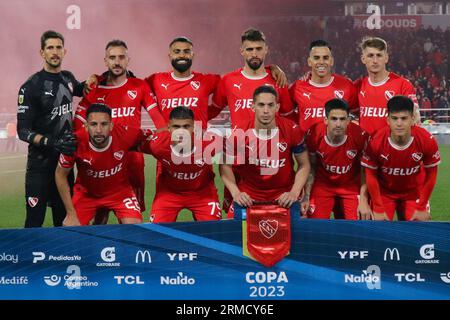 Buenos Aires, Argentina. 27 agosto 2023. Squadra di Indpendiente prima della partita per il secondo turno della Liga Profesional de Fútbol Binance Cup Argentina a Libertadores de América Ricardo e Bochini ( Credit: Néstor J. Beremblum/Alamy Live News Foto Stock