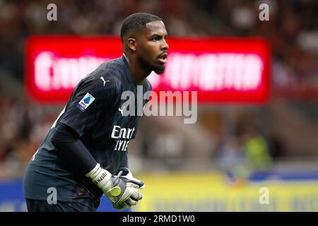 Milano, Italia. 26 agosto 2023. Italia, Milano, agosto 26 2023: Mike Maignan (portiere AC Milan) AC Milan calcio di punizione nel secondo tempo durante la partita di calcio AC Milan vs Torino FC, giorno 2 serie A 2023-2024 San Siro Stadium (Credit Image: © Fabrizio Andrea Bertani/Pacific Press via ZUMA Press Wire) SOLO USO EDITORIALE! Non per USO commerciale! Foto Stock