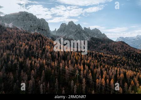 Foto aerea Autunno Auronzo strada per tre Cime, Cortina d Ampezzo Dolomiti Italia Foto Stock