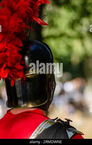 il centurione romano con le spalle voltò a un evento di rievocazione storica Foto Stock