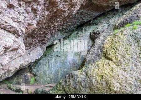 Cushendun Caves, Cushendun, Antrim, Irlanda del Nord, Regno Unito - utilizzato come sfondo nella serie TV Game of Thrones. Foto Stock