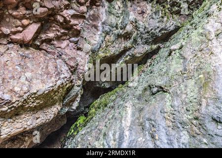 Cushendun Caves, Cushendun, Antrim, Irlanda del Nord, Regno Unito - utilizzato come sfondo nella serie TV Game of Thrones. Foto Stock