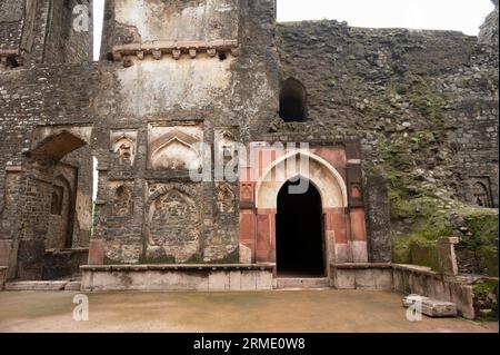 Rovine del Gada Shah's Shop, situato a Mandu, Madhya Pradesh, India Foto Stock