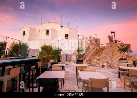 Ristorante e Cappella di San George sulla collina di Lycabettus. Foto Stock