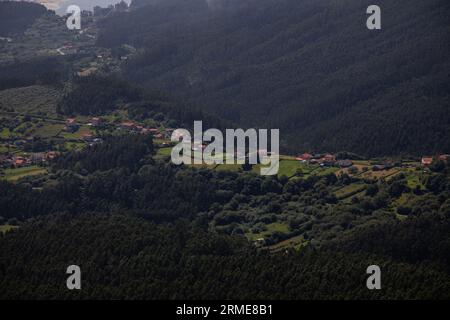 Il bellissimo villaggio carino vicino a Ortigueira in Galizia, Spagna, Foto Stock