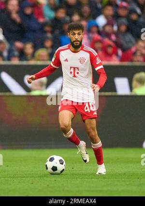 Noussair Mazraoui, FCB 40 nella partita FC BAYERN MUENCHEN - FC AUGSBURG 3-1 il 27 agosto 2023 a Monaco di Baviera, Germania. Stagione 2023/2024, 1.Bundesliga, FCB, München, giorno 3, 3.Spieltag © Peter Schatz / Alamy Live News - LE NORMATIVE DFL VIETANO QUALSIASI USO DI FOTOGRAFIE come SEQUENZE DI IMMAGINI e/o QUASI-VIDEO - Foto Stock