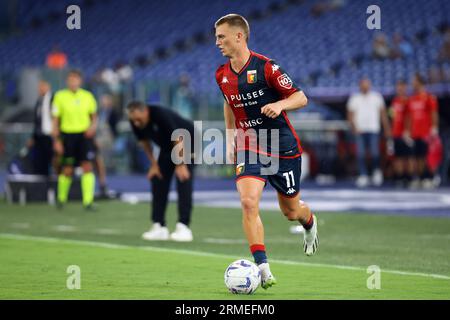 Roma, Italie. 27 agosto 2023. Albert Gudmundsson di Genova in azione durante il campionato italiano di serie A partita di calcio tra SS Lazio e Genoa CFC il 27 agosto 2023 allo Stadio Olimpico di Roma, Italia - foto Federico Proietti/DPPI Credit: DPPI Media/Alamy Live News Foto Stock