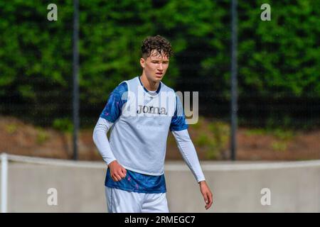 Swansea, Galles. 26 agosto 2023. Osian Williams di Swansea City durante il warm-up pre-partita prima della partita della Professional Development League Under 18 tra Swansea City e Sheffield Wednesday alla Swansea City Academy di Swansea, Galles, Regno Unito, il 26 agosto 2023. Crediti: Duncan Thomas/Majestic Media/Alamy Live News. Foto Stock