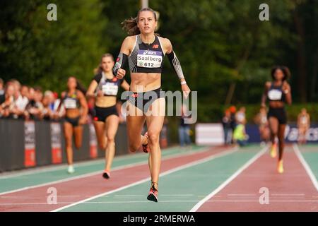 BREDA, PAESI BASSI - LUGLIO 28: Eveline Saalberg dei Paesi Bassi gareggia nei 400 m nel primo giorno dei Campionati nazionali olandesi di atletica leggera all'AV Sprint il 28 luglio 2023 a Breda, Paesi Bassi. (Foto di Joris Verwijst/Agenzia BSR) Foto Stock