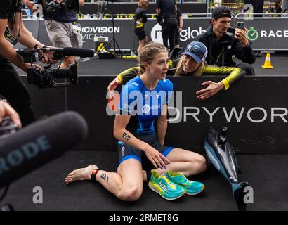 Kate Waugh dopo la gara femminile durante la Super League Triathlon Championship Series 2023 a Londra. Data foto: Domenica 27 agosto 2023. Foto Stock